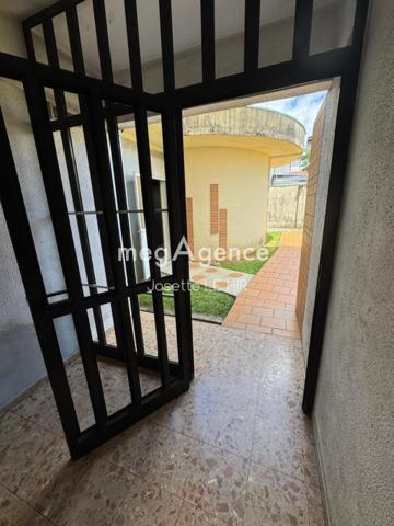 Local Commercial à CAYENNE, 97300 - 2 pièces 58m²