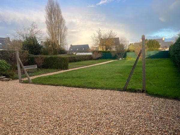 Maison sur sous sol proche du centre sur terrain de 1000 m² constructible