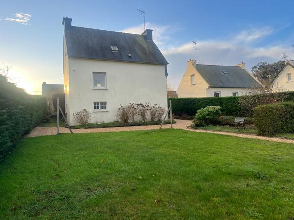 Maison sur sous sol proche du centre sur terrain de 1000 m² constructible