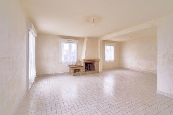 Maison sur sous sol proche du centre sur terrain de 1000 m² constructible