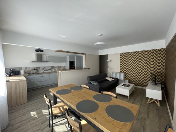 À LOUER - BEL APPARTEMENT T4 ENTIÈREMENT MEUBLÉ - QUARTIER SAINT-RÉMI À REIMS