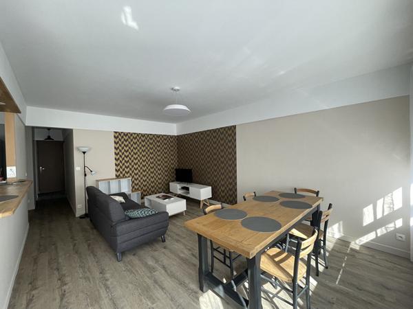 À LOUER - BEL APPARTEMENT T4 ENTIÈREMENT MEUBLÉ - QUARTIER SAINT-RÉMI À REIMS
