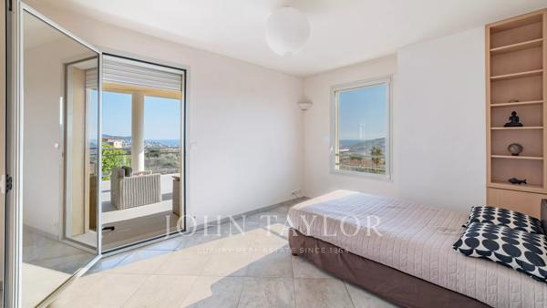 Nice – Villa récente avec vue mer dans un domaine sécurisé