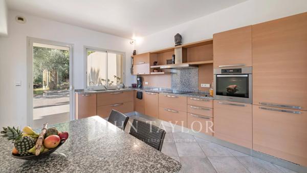 Nice – Villa récente avec vue mer dans un domaine sécurisé