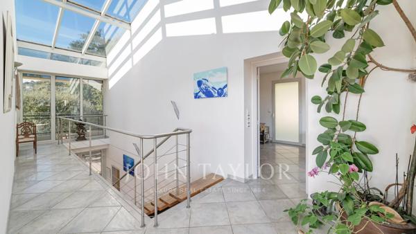 Nice – Villa récente avec vue mer dans un domaine sécurisé