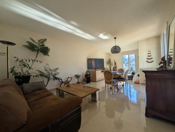 Aix-en-Provence (13540) Plain-pied lumineux avec garage et jardin : Puyricard