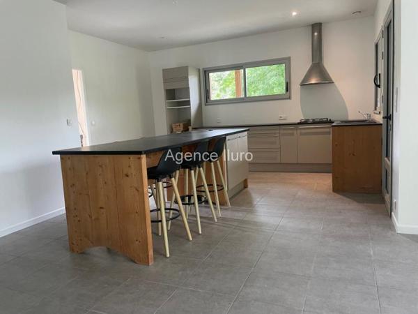 Maison - Proximite oloron-sainte-marie - Réf.:205306 PROXIMITE OLORON - MAISON RECENTE T4 DE TYPE PLAIN-PIED AVEC TRES BELLE VUE SUR LES PYRENEES -