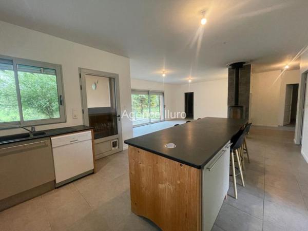 Maison - Proximite oloron-sainte-marie - Réf.:205306 PROXIMITE OLORON - MAISON RECENTE T4 DE TYPE PLAIN-PIED AVEC TRES BELLE VUE SUR LES PYRENEES -