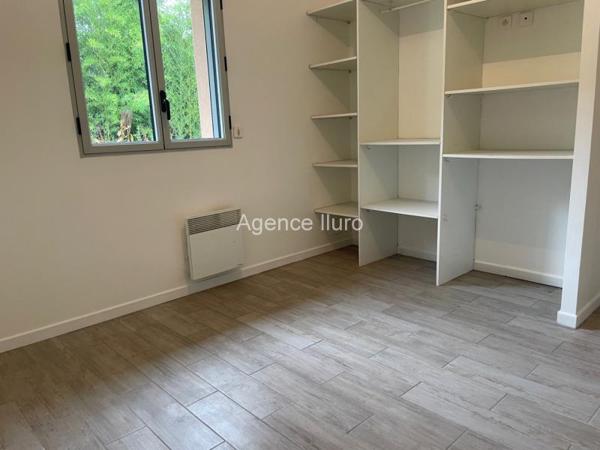 Maison - Proximite oloron-sainte-marie - Réf.:205306 PROXIMITE OLORON - MAISON RECENTE T4 DE TYPE PLAIN-PIED AVEC TRES BELLE VUE SUR LES PYRENEES -
