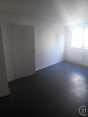 Immeuble à vendre  230 m2 COMMENTRY - 03