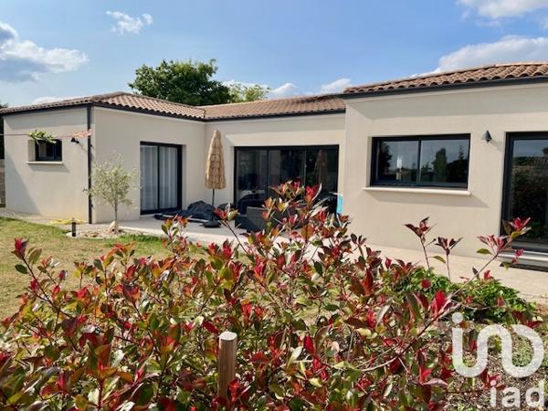 Maison à vendre 5 pièces 132 m² Nieuil-l'Espoir