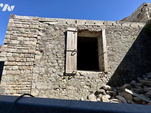 Maison en travaux avec mini grue - La Cavalerie