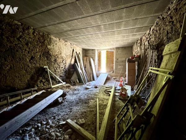 Maison en travaux avec mini grue - La Cavalerie