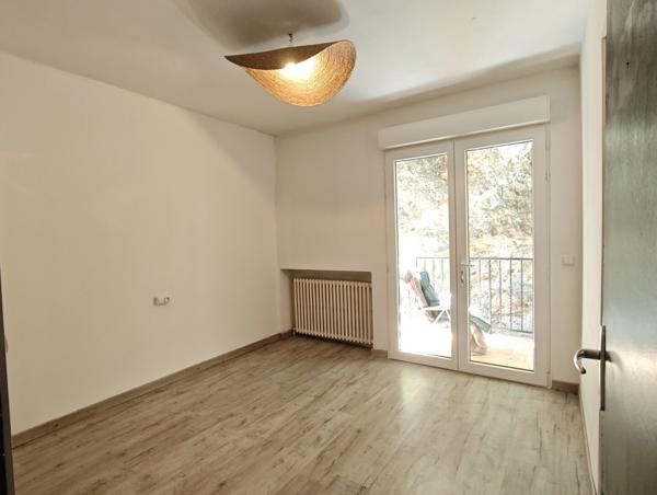 Appartement T5 avec grand garage et jardin