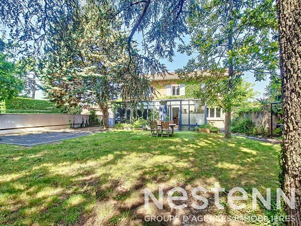 ST BONNET DE MURE Le Haut - Maison de 150 m² et 6 pièces sur terrain arboré de 549 m²