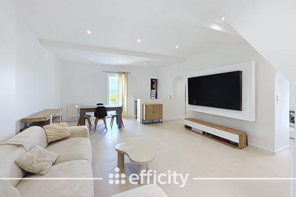 Maison
         5 pièces
        - 125 m² Exclusivité 359 000 € *
