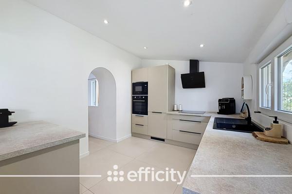 Maison
         5 pièces
        - 125 m² Exclusivité 359 000 € *