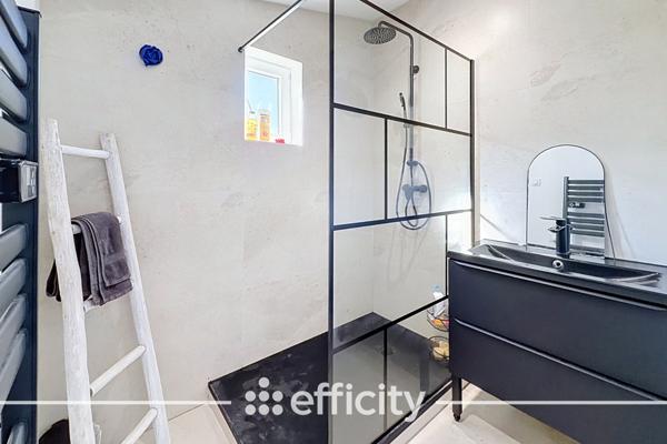 Maison
         5 pièces
        - 125 m² Exclusivité 359 000 € *
