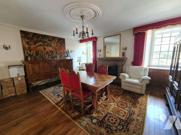 Maison à Vendre à Pléhédel (22290) en Côtes-d'Armor (22).

En plein centre ville, beaux volum...