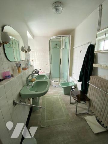 Maison à Vendre à Pléhédel (22290) en Côtes-d'Armor (22).

En plein centre ville, beaux volum...