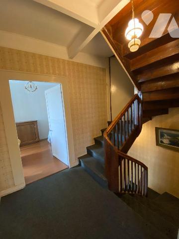 Maison à Vendre à Pléhédel (22290) en Côtes-d'Armor (22).

En plein centre ville, beaux volum...