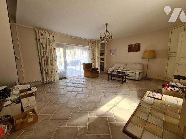 Maison à Vendre à Pléhédel (22290) en Côtes-d'Armor (22).

En plein centre ville, beaux volum...