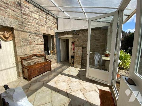 Maison à Vendre à Pléhédel (22290) en Côtes-d'Armor (22).

En plein centre ville, beaux volum...