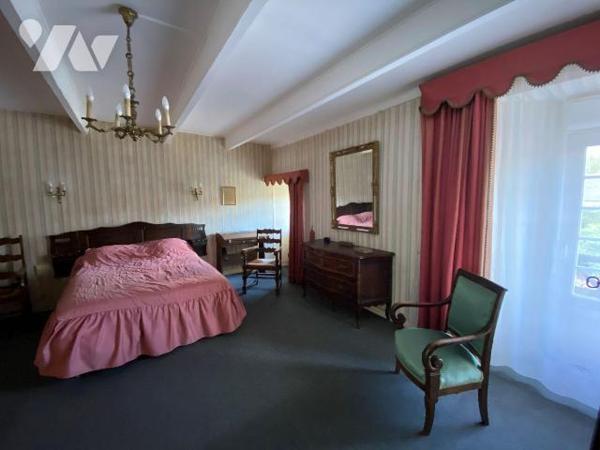 Maison à Vendre à Pléhédel (22290) en Côtes-d'Armor (22).

En plein centre ville, beaux volum...