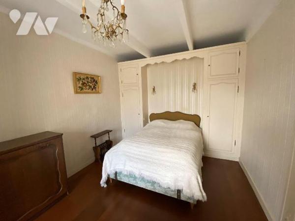 Maison à Vendre à Pléhédel (22290) en Côtes-d'Armor (22).

En plein centre ville, beaux volum...