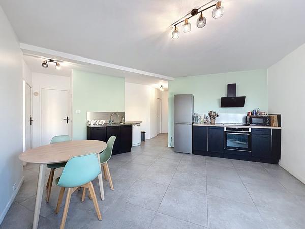 Villeurbanne (69100) Appartement 4 pièces 3 chambres avec balcons - Villeurbanne 70m2