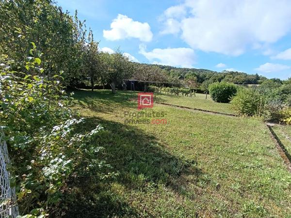 Belle maison d'habitation à fort potentiel à découvrir sur la commune de Mamirolle, idéalement située à mi-chemin entre Besançon et Valdahon, à la campagne, au calme, sans vis-à-vis