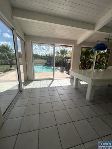 Villa à acheter à Saint-Quentin-De-Baron avec. TOWER BORDEAUX NORD