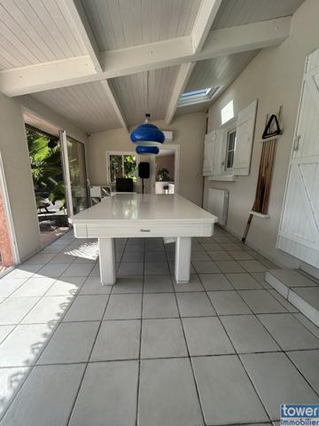 Villa à acheter à Saint-Quentin-De-Baron avec. TOWER BORDEAUX NORD