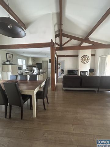 Villa à acheter à Saint-Quentin-De-Baron avec. TOWER BORDEAUX NORD