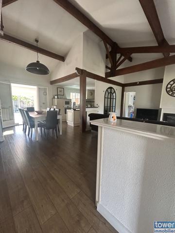 Villa à acheter à Saint-Quentin-De-Baron avec. TOWER BORDEAUX NORD