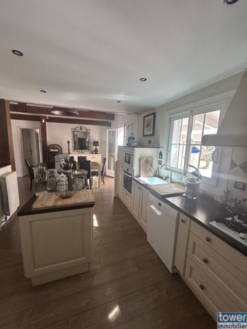 Villa à acheter à Saint-Quentin-De-Baron avec. TOWER BORDEAUX NORD