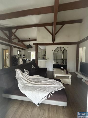 Villa à acheter à Saint-Quentin-De-Baron avec. TOWER BORDEAUX NORD