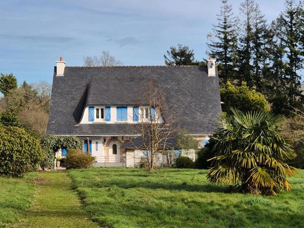Belle Propriété dans le Morbihan - 6 pièces - 162 m2 - Terrain 17 500 m2 -5 min de Cléguer - 16 km de Lorient- 25 km des plages