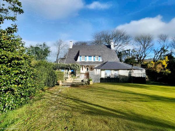 Belle Propriété dans le Morbihan - 6 pièces - 162 m2 - Terrain 17 500 m2 -5 min de Cléguer - 16 km de Lorient- 25 km des plages