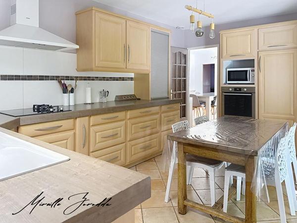 JONQUIÈRES SAINT VINCENT  VILLA  5 CHAMBRES  de 169m² AVEC GARAGE ET PISCINE