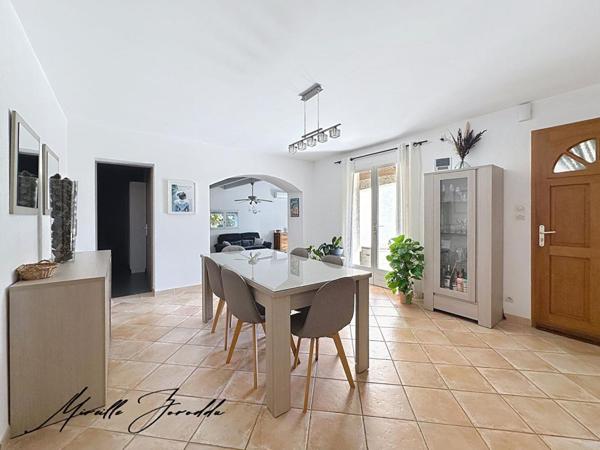 JONQUIÈRES SAINT VINCENT  VILLA  5 CHAMBRES  de 169m² AVEC GARAGE ET PISCINE