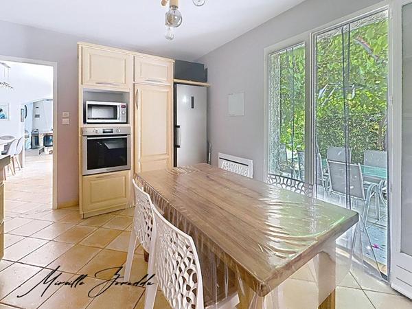 JONQUIÈRES SAINT VINCENT  VILLA  5 CHAMBRES  de 169m² AVEC GARAGE ET PISCINE