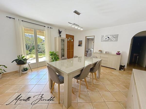 JONQUIÈRES SAINT VINCENT  VILLA  5 CHAMBRES  de 169m² AVEC GARAGE ET PISCINE