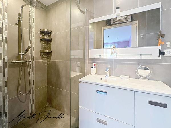 JONQUIÈRES SAINT VINCENT  VILLA  5 CHAMBRES  de 169m² AVEC GARAGE ET PISCINE