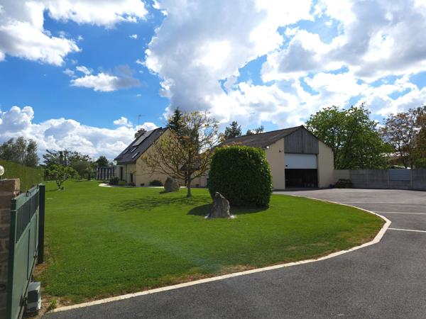 Propriété avec piscine couverte chauffée