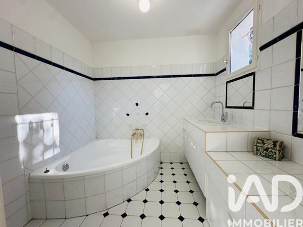 Maison à vendre 5 pièces 126 m² Saint-Rémy-de-Provence