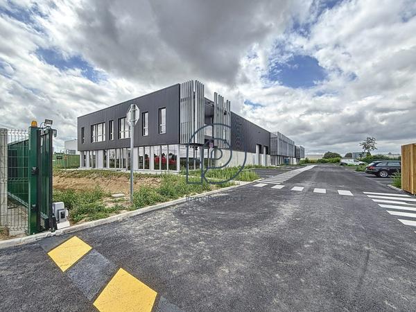 Avelin – 2 dernières cellules d' entrepot : 246 m² et 612 m² | À vendre