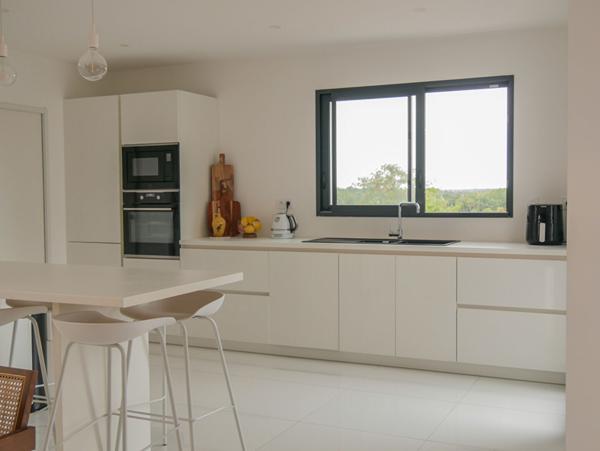 Maison contemporaine a vendre a Murs Erigne - 4 chambres et vie de plain pied avec jardin clos