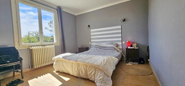 Maison avec piscine et studio indépendant à Saint-Vincent-de-Cosse.
