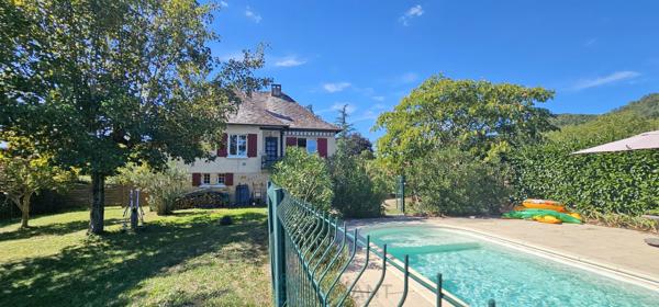 Maison avec piscine et studio indépendant à Saint-Vincent-de-Cosse.